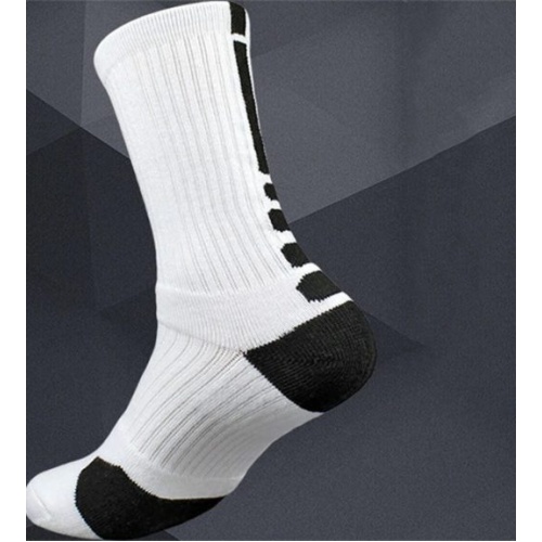 BasketballSocksWhiteBlack-520x574